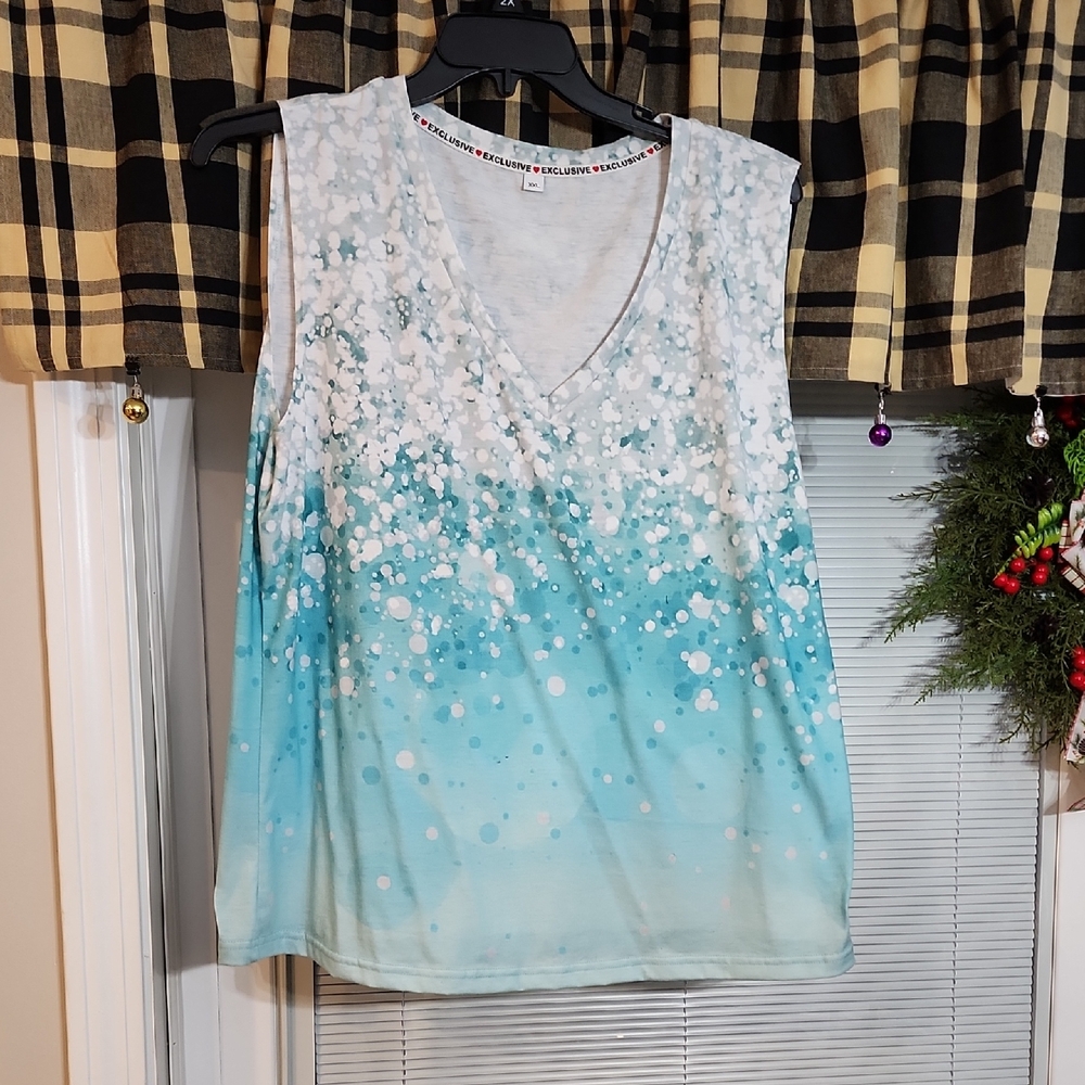Blue and White XXL Sleeveless Top
